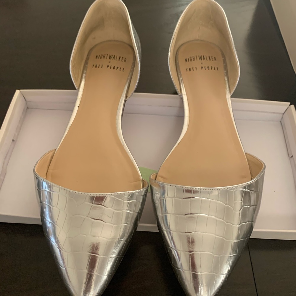 Size 41 Freepeople flats in silver
